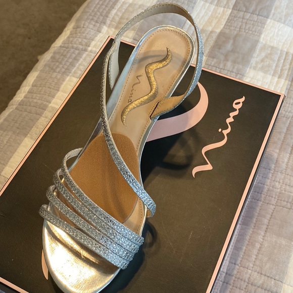 Beautiful Nina heels - Picture 1 of 3